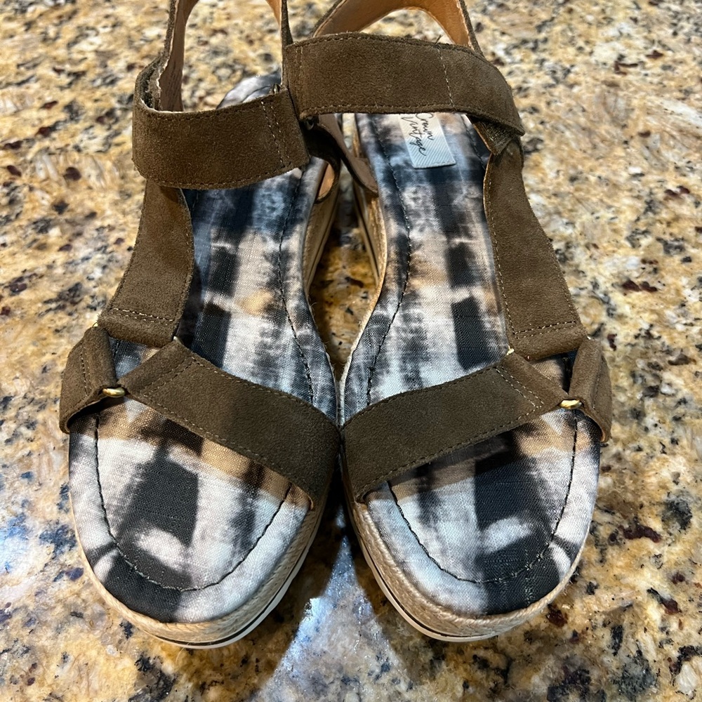 Ladies sandals
